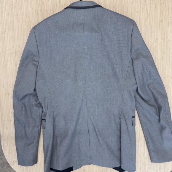 H&M - 2 piece Suit - size 42R - pants size 34R - Picture 6 of 11